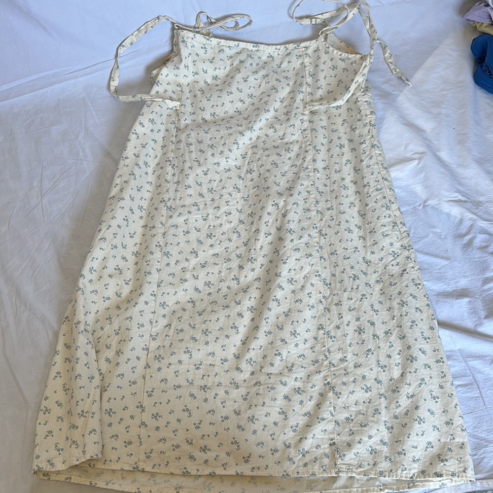 white with blue flowers brandy melville dress - Picture 2 of 2